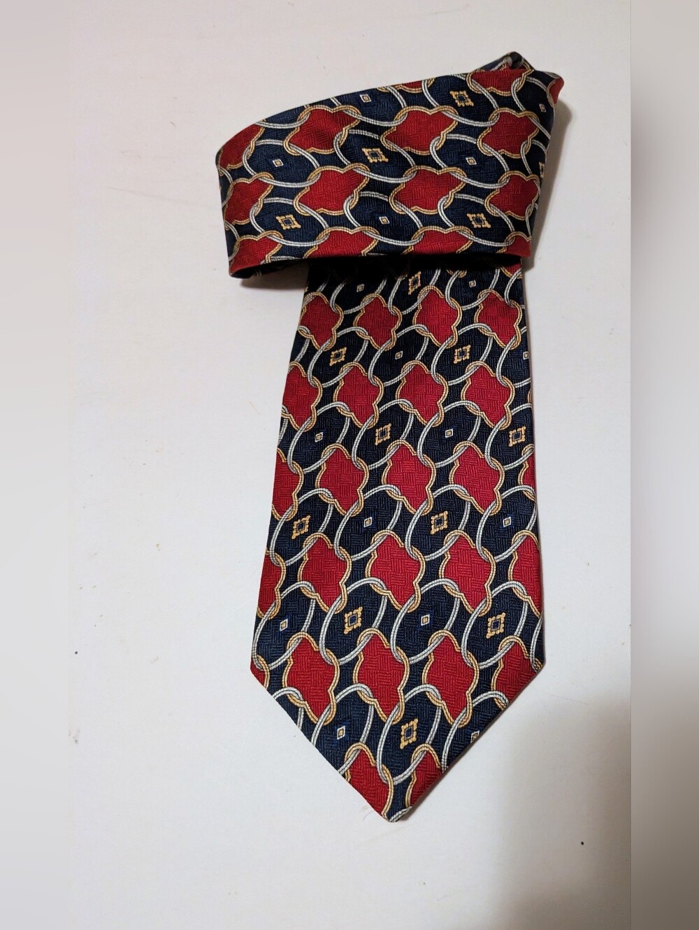 Executive Collection Men's Red and Navy Patterned Silk Tie Neckwear 100% Silk
